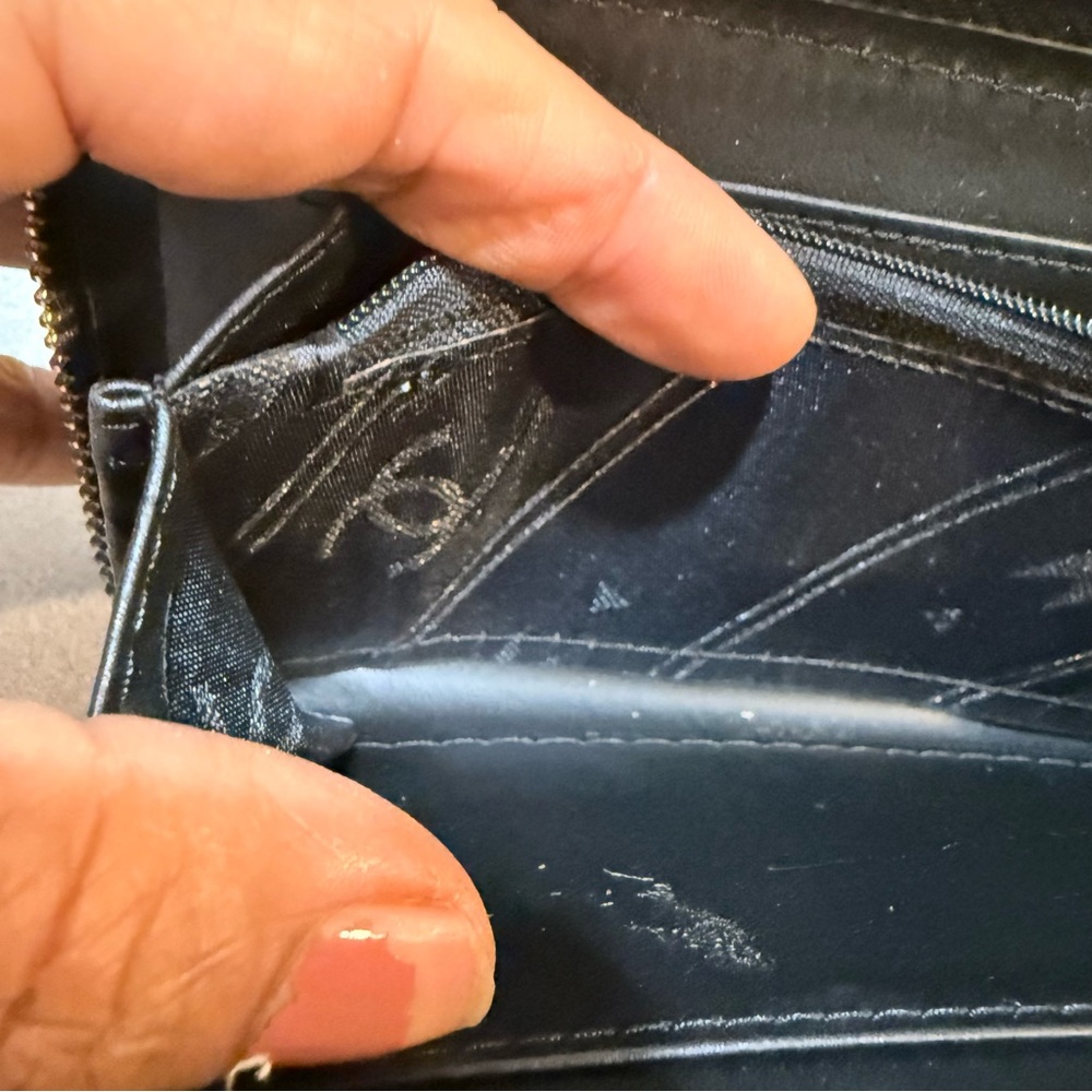 Black Patent Quilted‎ Wristlet - Picture 13 of 16
